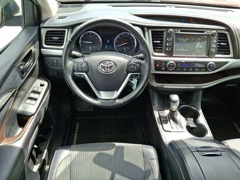 Used 2016 Toyota Highlander Plus AWD/4WD image 14