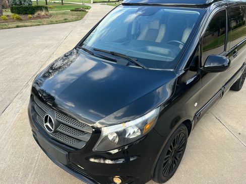 Used 2018 Mercedes-Benz Metris Passenger Van image 11