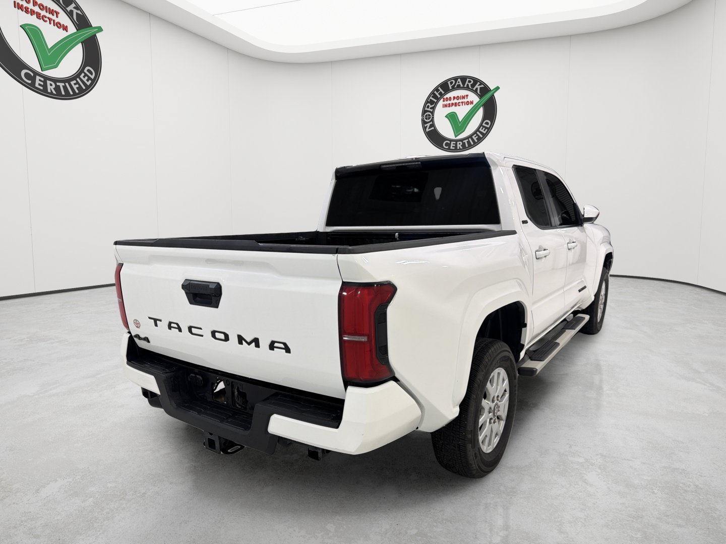 Used 2025 Toyota Tacoma SR5 AWD/4WD image 5