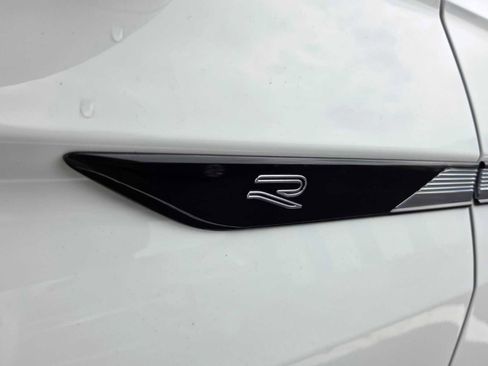 Used 2022 Volkswagen Tiguan SE R-Line image 18