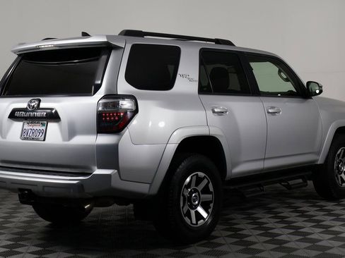 Used 2021 Toyota 4Runner TRD Off-Road Premium w/ Moonroof Package AWD/4WD image 4