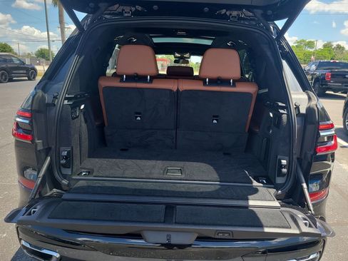 Used 2024 BMW X7 xDrive40i w/ M Sport Package AWD/4WD image 8
