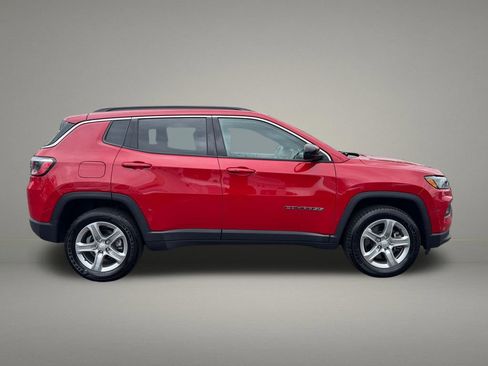 Used 2024 Jeep Compass Latitude AWD/4WD image 6