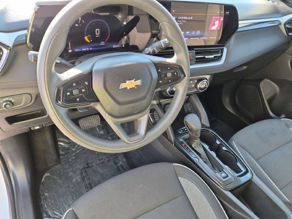 Used 2025 Chevrolet TrailBlazer LT AWD/4WD image 14