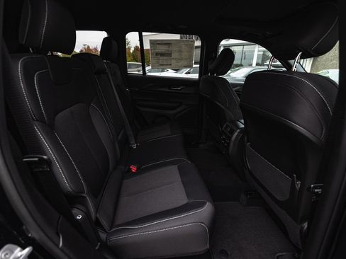 New 2025 Jeep Grand Cherokee Laredo X w/ Luxury Tech Group I AWD/4WD image 30