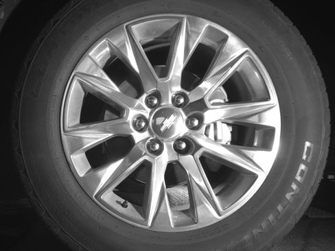 Used 2023 Chevrolet Suburban Premier image 12