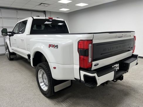 Used 2025 Ford F450 Platinum w/ FX4 Off-Road Package image 9