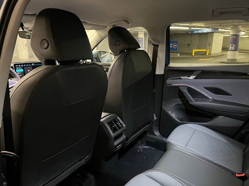 New 2025 Volkswagen Tiguan SE image 23