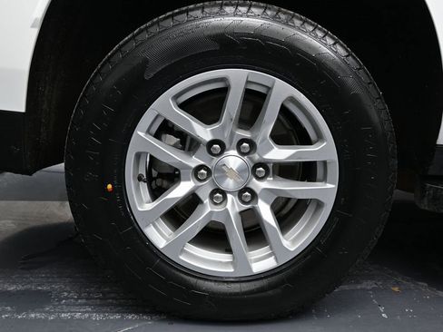 Used 2023 Chevrolet Suburban LT image 13