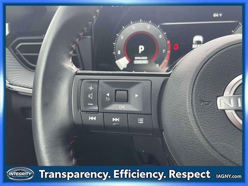 Certified 2025 Nissan Kicks SR image 21