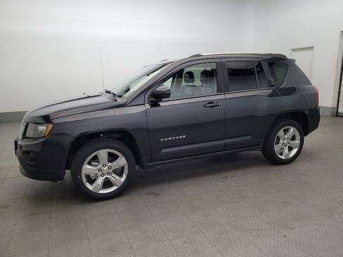 Used 2015 Jeep Compass Latitude image 2
