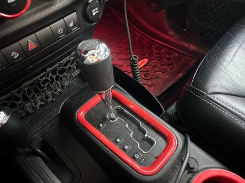 Used 2014 Jeep Wrangler Unlimited Rubicon w/ Dual Top Group image 26