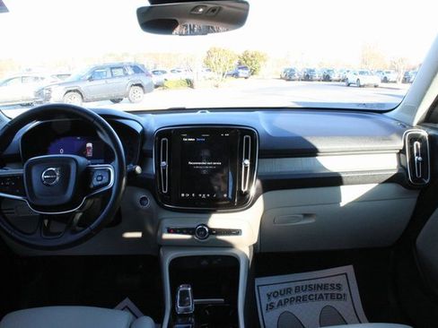 Used 2024 Volvo XC40 B5 Plus w/ Climate Package image 15