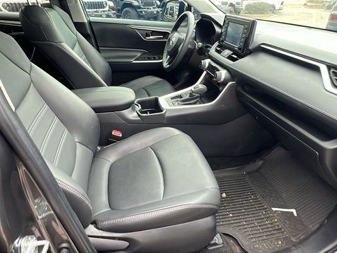 Used 2022 Toyota RAV4 XLE Premium image 21