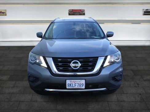 Used 2019 Nissan Pathfinder S image 2