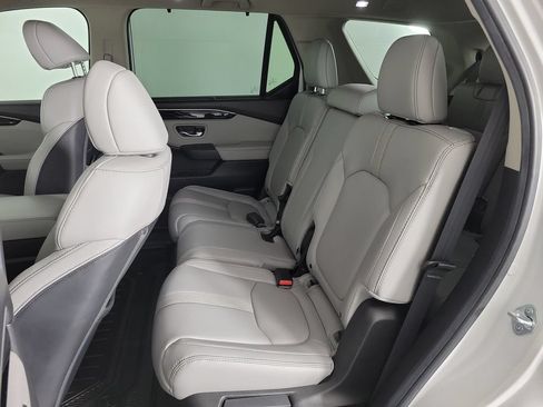 Used 2025 Honda Pilot Touring image 11