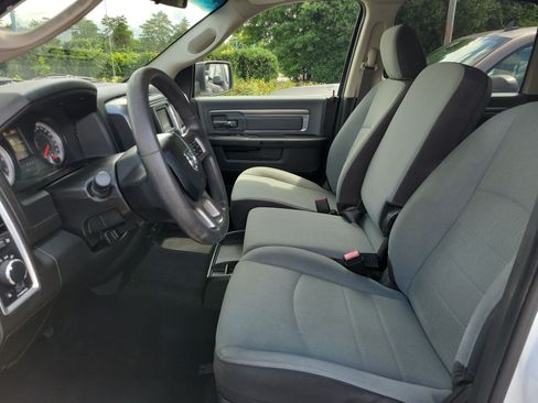 Used 2022 RAM 1500 Classic SLT AWD/4WD image 17