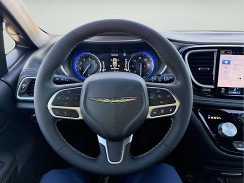New 2026 Chrysler Pacifica Select image 13