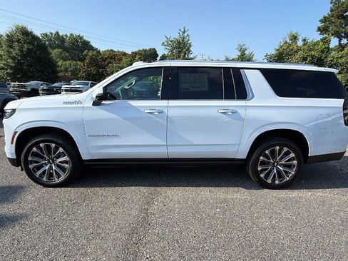 New 2026 Chevrolet Suburban High Country AWD/4WD image 8