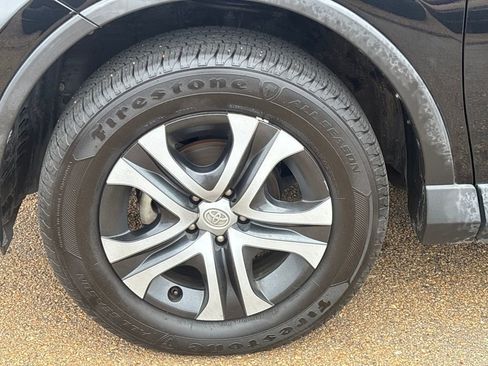 Used 2018 Toyota RAV4 LE image 22