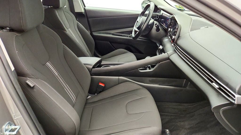 Used 2021 Hyundai Elantra SEL w/ Convenience Package FWD image 21