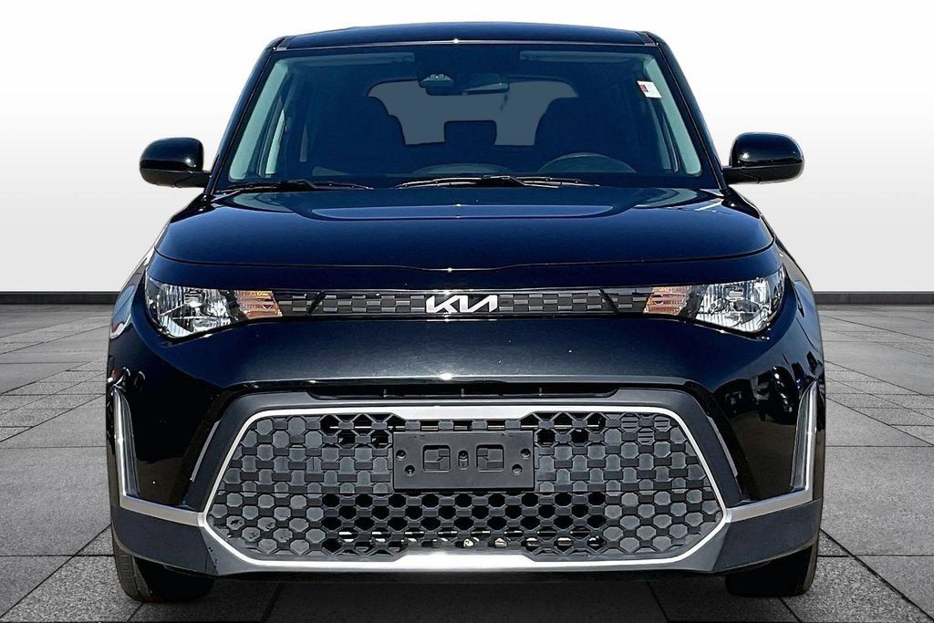 Used 2025 Kia Soul LX w/ LX Technology Package FWD image 3