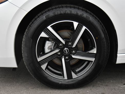 Used 2024 Nissan Sentra SV image 12