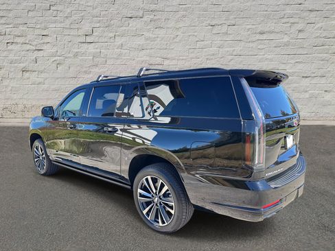 Used 2025 Cadillac Escalade ESV Sport image 7