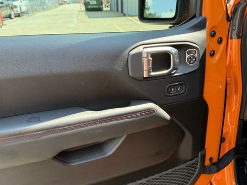 New 2025 Jeep Gladiator Rubicon w/ Convenience Group image 13