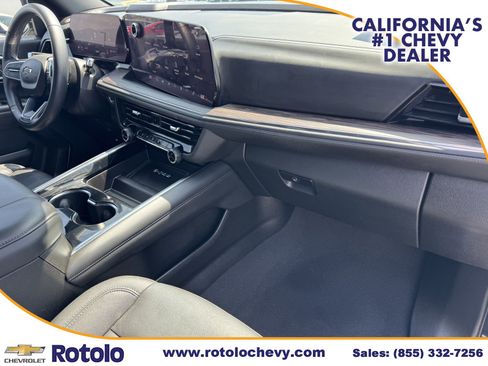 Used 2025 Chevrolet Suburban Z71 AWD/4WD image 7