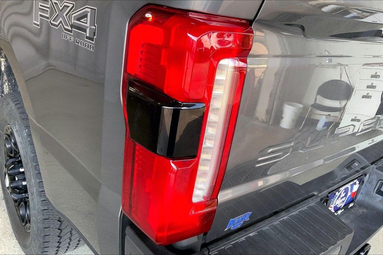 Used 2025 Ford F350 Lariat w/ Lariat Ultimate Package AWD/4WD image 13