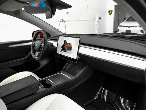 Used 2023 Tesla Model Y AWD image 13
