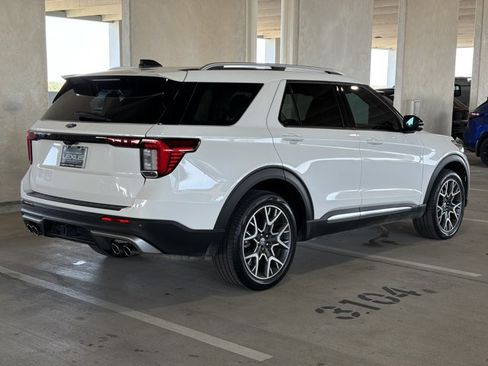 Used 2025 Ford Explorer Platinum w/ Ultimate Package AWD/4WD image 6