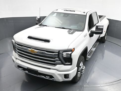 Used 2024 Chevrolet Silverado 3500 High Country w/ High Country Premium Package image 33