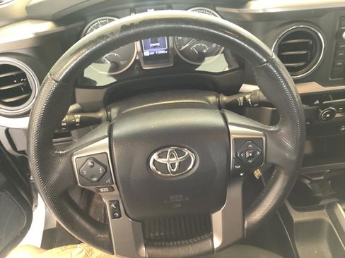 Used 2016 Toyota Tacoma SR5 w/ Towing Package RWD image 13