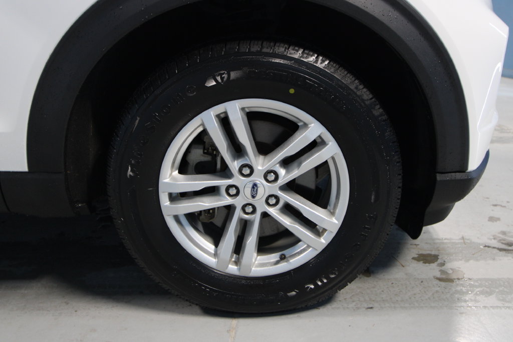 Used 2023 Ford Explorer XLT w/ Equipment Group 202A AWD/4WD image 36