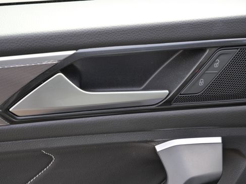 Certified 2024 Volkswagen Tiguan SE R-Line image 20