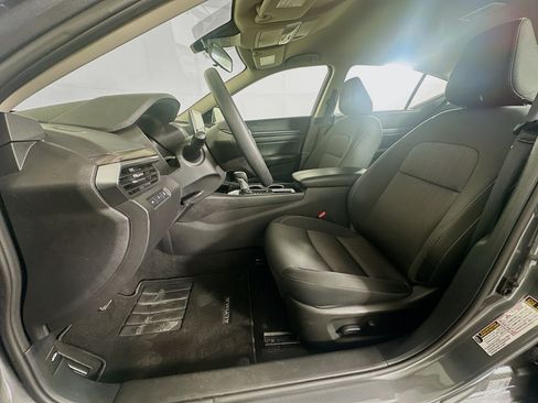 Used 2024 Nissan Altima 2.5 SV FWD image 13