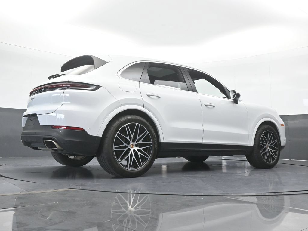 Used 2025 Porsche Cayenne AWD/4WD image 71