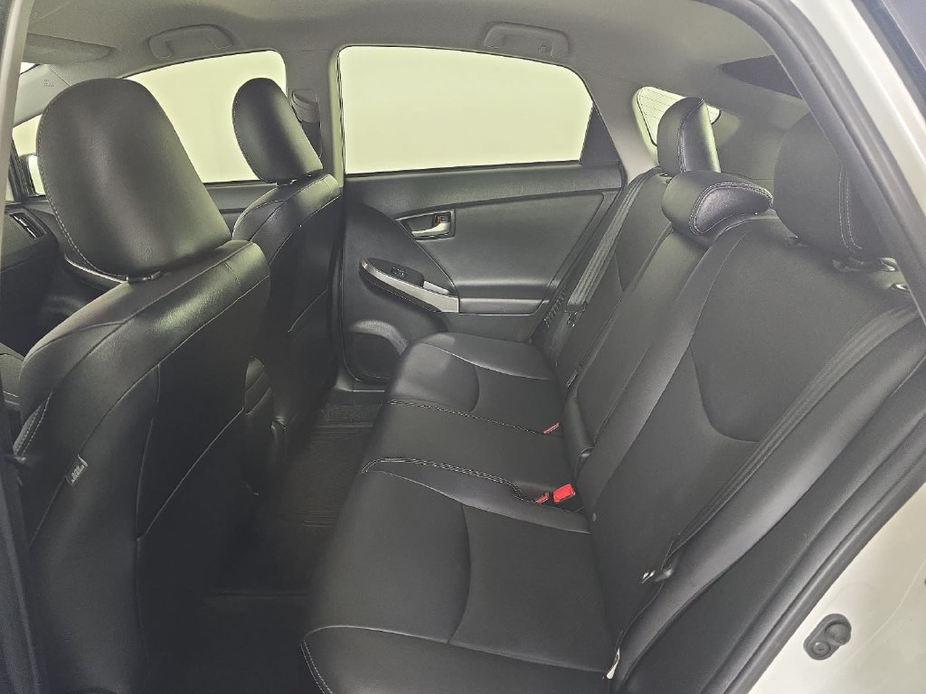 Used 2015 Toyota Prius Persona Series FWD image 10