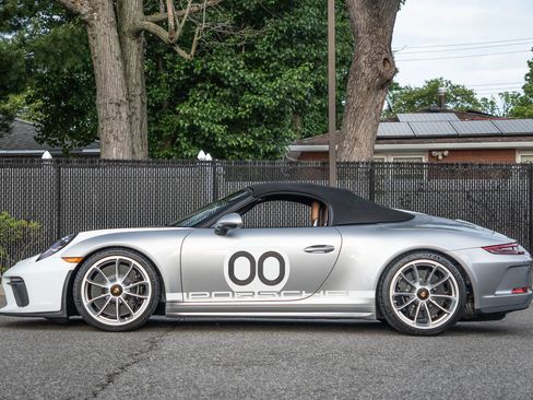 Used 2019 Porsche 911 Speedster RWD image 18