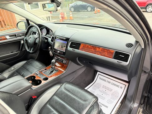 Used 2012 Volkswagen Touareg VR6 image 44