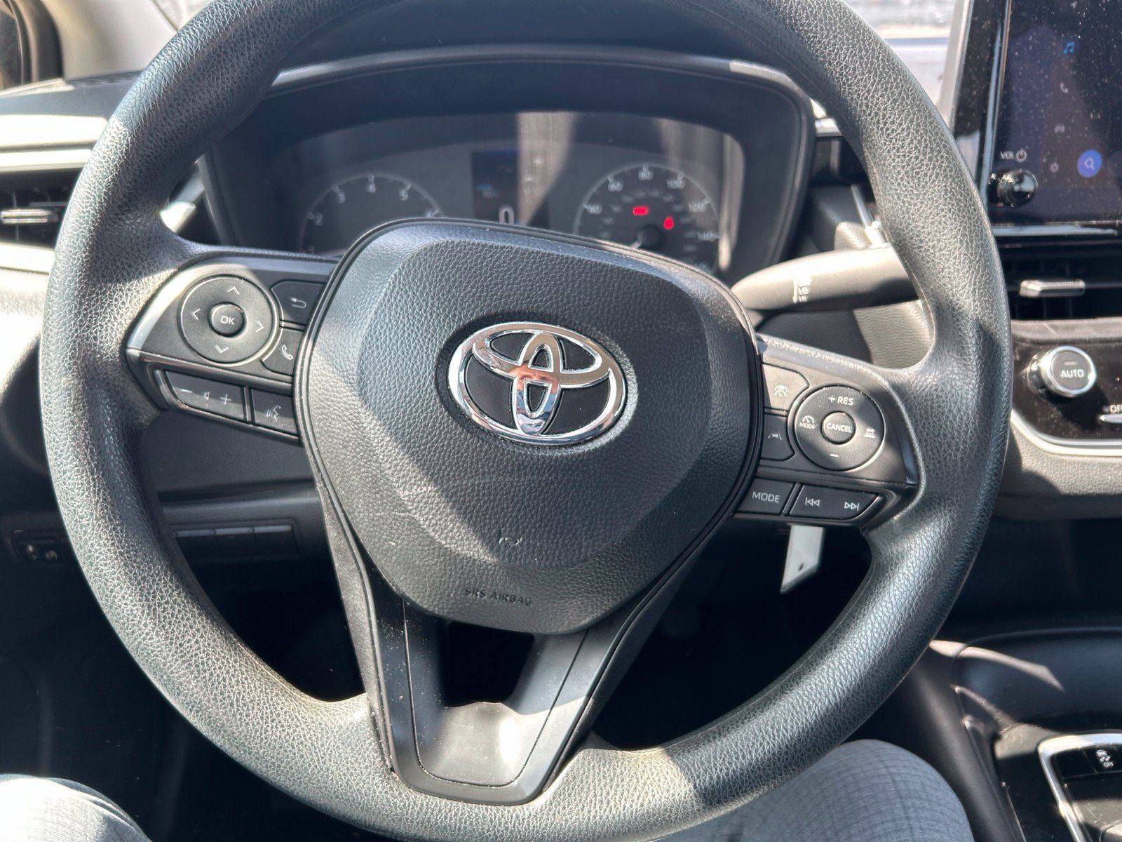 Used 2025 Toyota Corolla LE FWD image 12