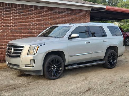 Used 2015 Cadillac Escalade Premium AWD/4WD image 2