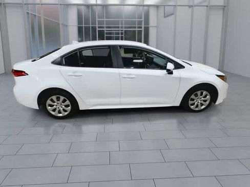 Used 2025 Toyota Corolla LE FWD image 9