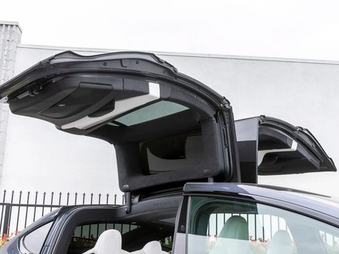 Used 2022 Tesla Model X AWD/4WD image 16