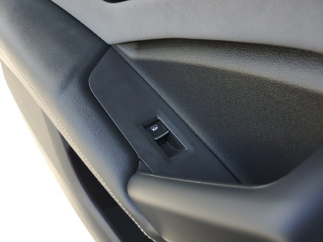 Certified 2026 Volkswagen Tiguan SE R-Line FWD image 20