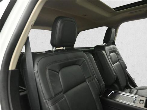 Used 2022 Lincoln Aviator Reserve w/ Equipment Group 201A image 27