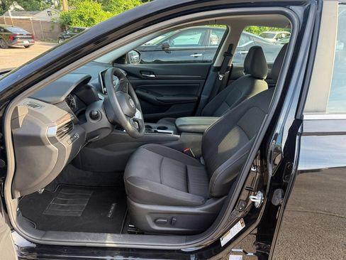 Used 2025 Nissan Altima 2.5 SV FWD image 27