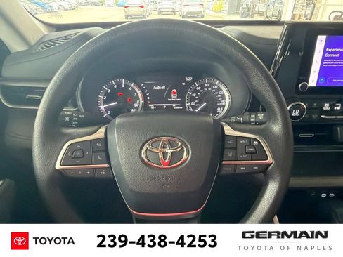 Used 2023 Toyota Highlander L FWD image 18